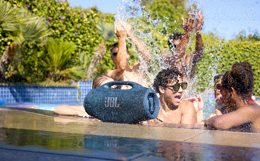 JBL Boombox 4 | JBL史上最もパワフルなポータブル防水スピーカー