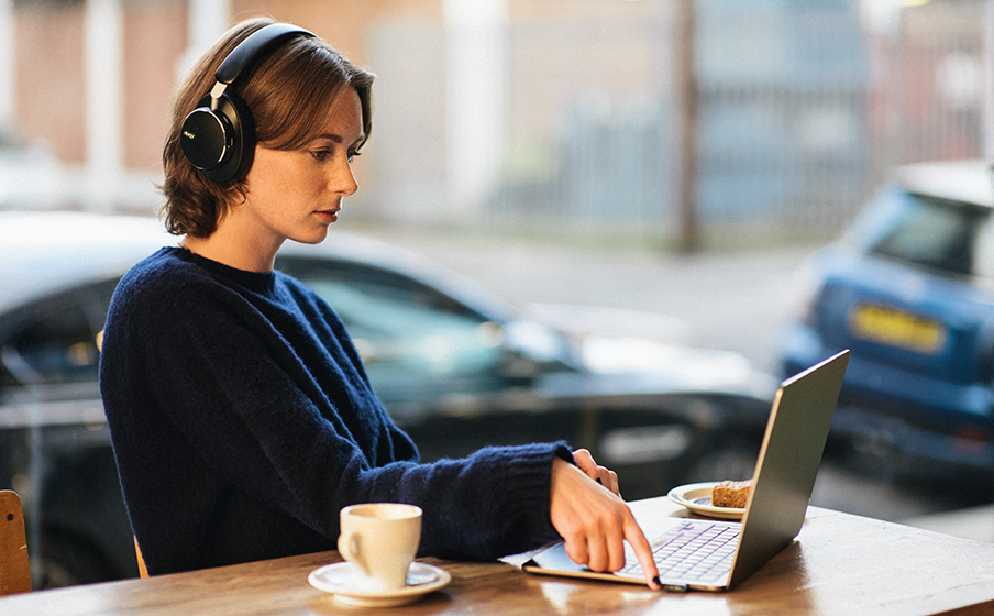 AKG N9 Hybrid | ワイヤレスノイズキャンセリングオーバーイヤーヘッドホン