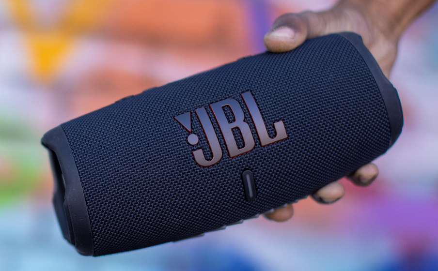 公式ウェブストアで ☆新品☆JBL CHARGE 5 BLK Bluetoothスピーカー 黒